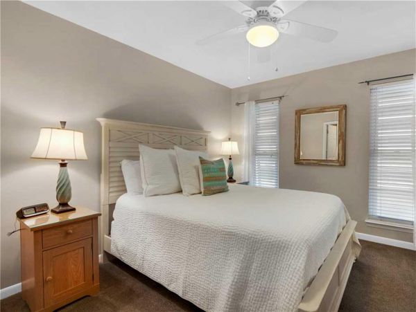 Gulf Front 3 Bedroom sleeps 9 in Destin