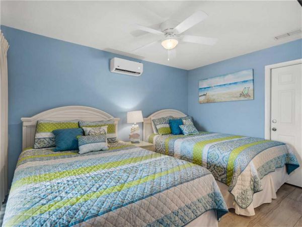 Gulf Front 3 Bedroom sleeps 9 in Destin