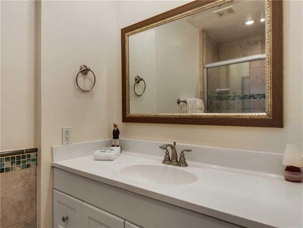 Gulf Front 3 Bedroom sleeps 9 in Destin