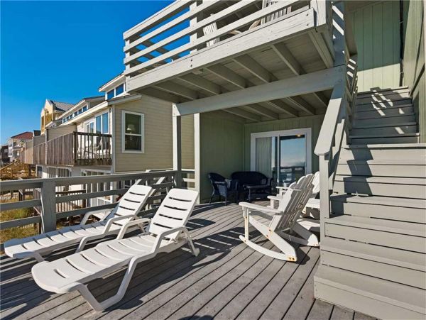 Gulf Front 3 Bedroom sleeps 9 in Destin