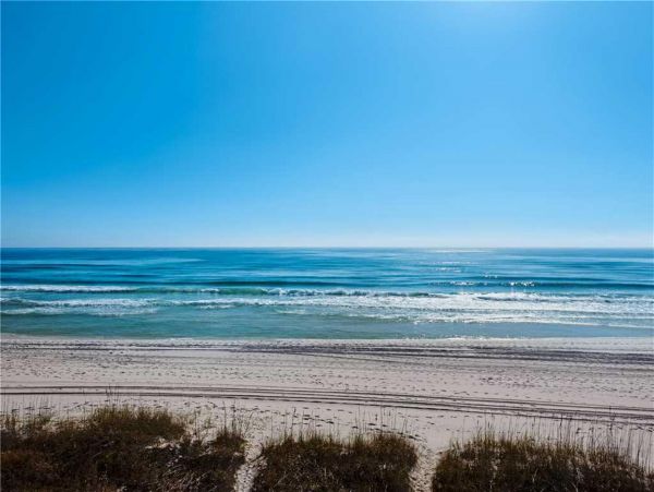 Gulf Front 3 Bedroom sleeps 9 in Destin