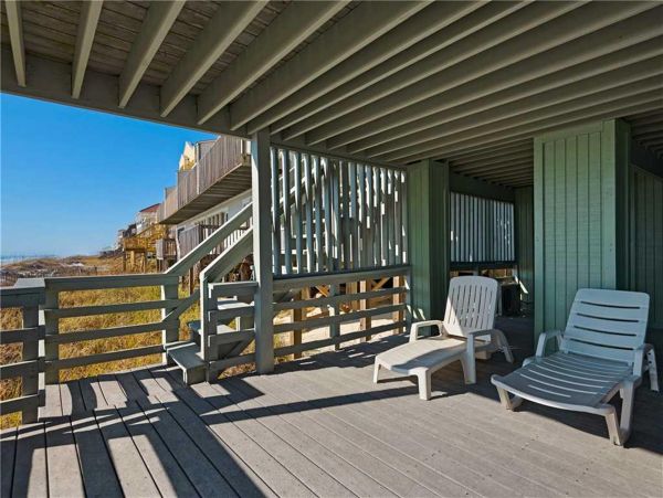 Gulf Front 3 Bedroom sleeps 9 in Destin
