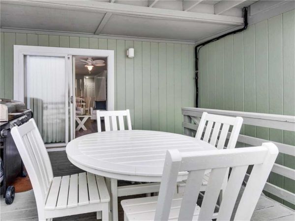 Gulf Front 3 Bedroom sleeps 9 in Destin