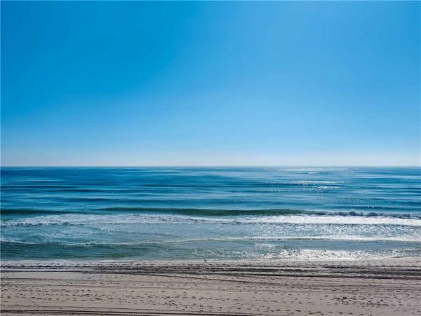 Gulf Front 3 Bedroom sleeps 9 in Destin