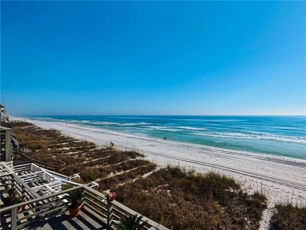 Gulf Front 3 Bedroom sleeps 9 in Destin