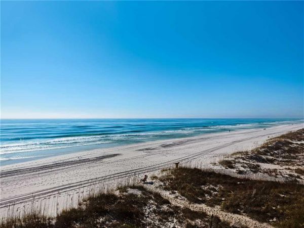 Gulf Front 3 Bedroom sleeps 9 in Destin