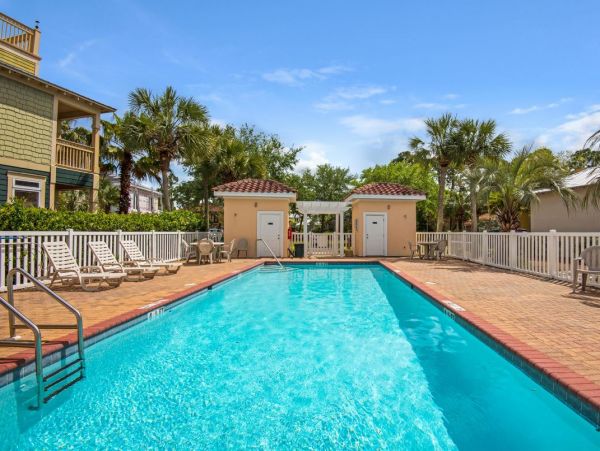 5 Bedroom Vacation Home in Miramar Beach Close to Beach