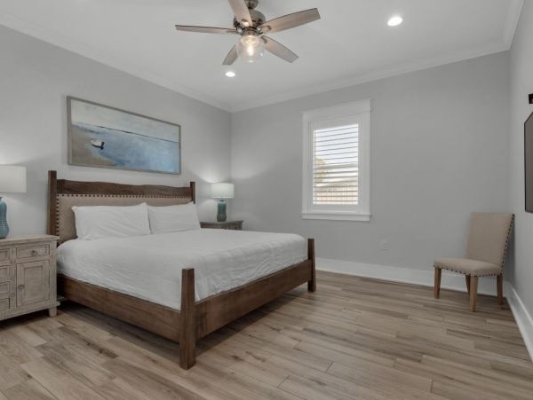5 Bedroom Vacation Home in Miramar Beach Close to Beach