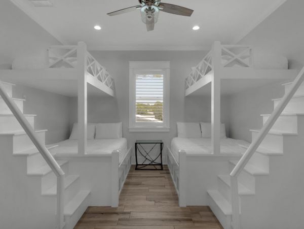5 Bedroom Vacation Home in Miramar Beach Close to Beach