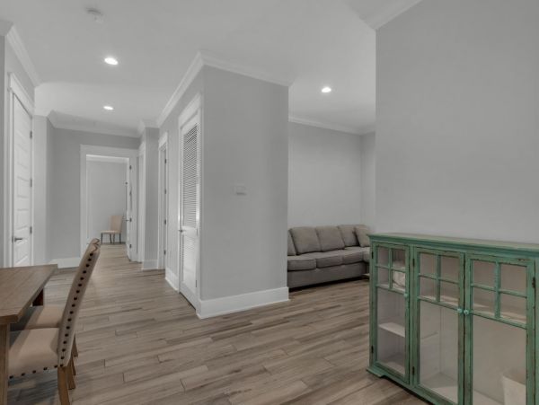 5 Bedroom Vacation Home in Miramar Beach Close to Beach