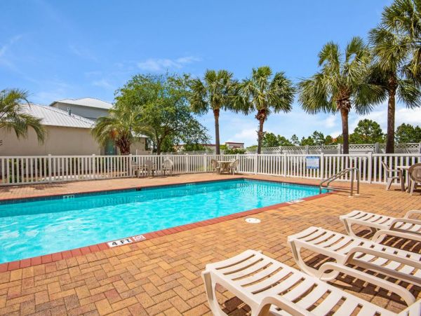 5 Bedroom Vacation Home in Miramar Beach Close to Beach