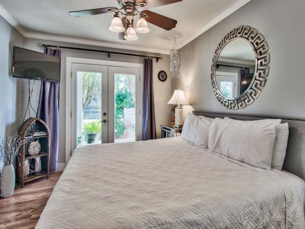 Short Walk to Beach Destin Vacation Home + Guest House