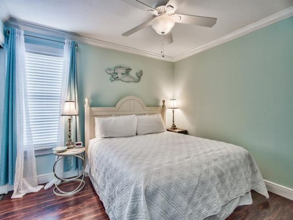 Short Walk to Beach Destin Vacation Home + Guest House