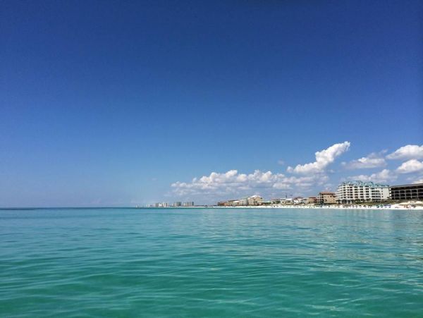 Gorgeous Vacation Home with Community Pool Walk to Beach in Destin