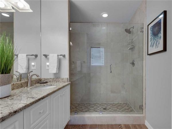 Gorgeous Vacation Home with Community Pool Walk to Beach in Destin
