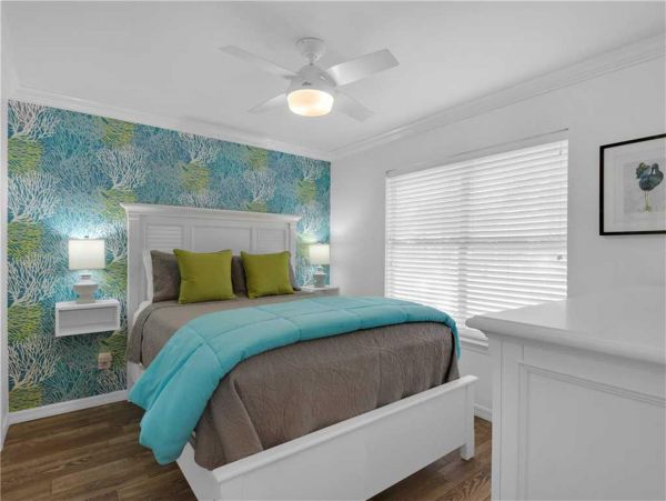 Gorgeous Vacation Home with Community Pool Walk to Beach in Destin