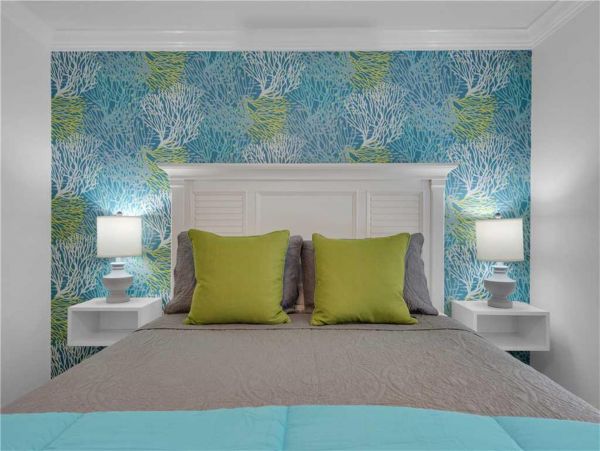 Gorgeous Vacation Home with Community Pool Walk to Beach in Destin
