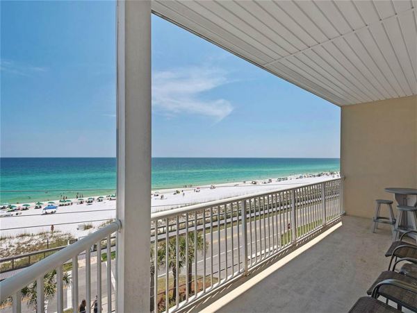 DESTIN 3 BEDROOM CONDO 200 FEET FROM BEACH