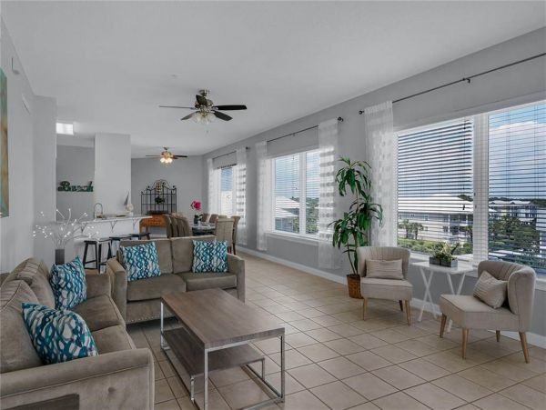 DESTIN 3 BEDROOM CONDO 200 FEET FROM BEACH