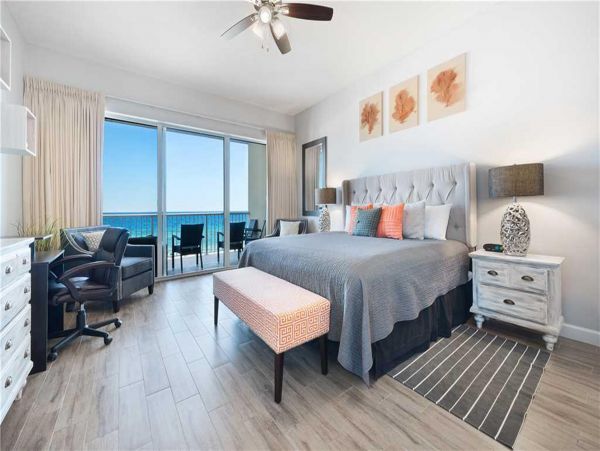 DESTIN 3 BEDROOM CONDO 200 FEET FROM BEACH