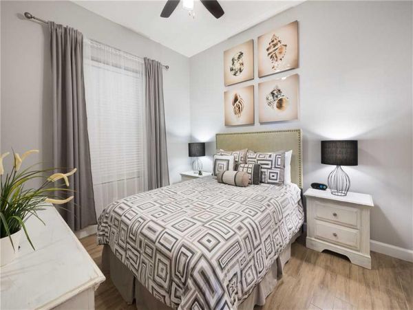 DESTIN 3 BEDROOM CONDO 200 FEET FROM BEACH