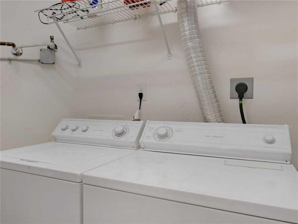DESTIN 3 BEDROOM CONDO 200 FEET FROM BEACH
