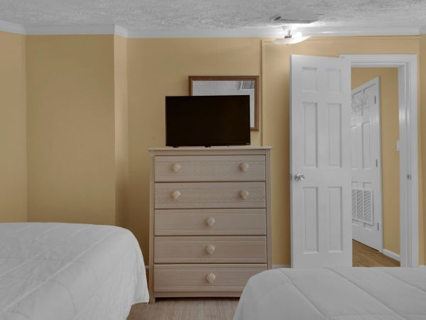 Beachfront Condo Sleeps 8
