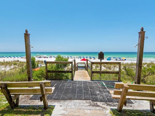 Beachfront Condo Sleeps 8