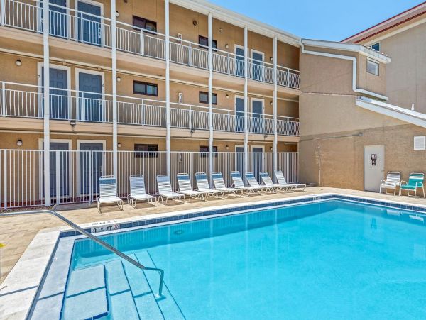 Beachfront Condo Sleeps 8