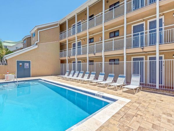 Beachfront Condo Sleeps 8