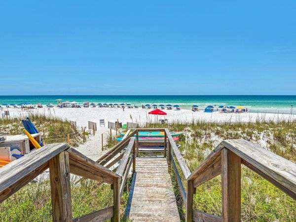 Beachfront Condo Sleeps 8