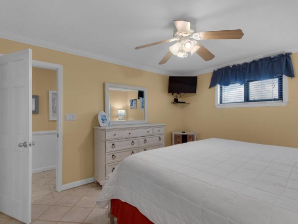 Beachfront Condo Sleeps 8
