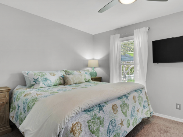 Crystal Beach Cottage Sleeps 14 guests.
