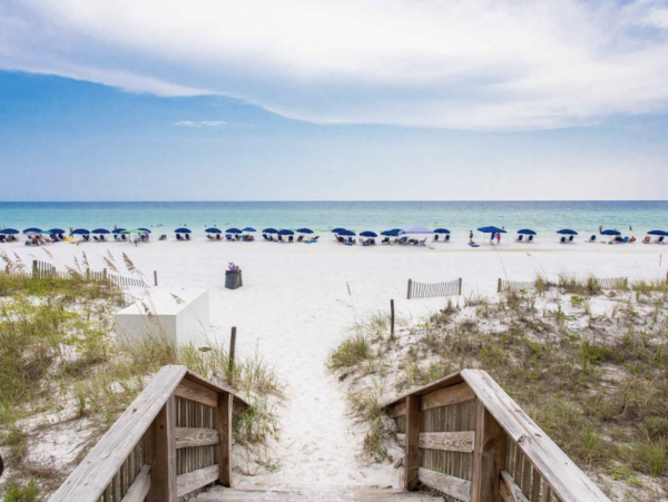 Crystal Beach Cottage Sleeps 14 guests.
