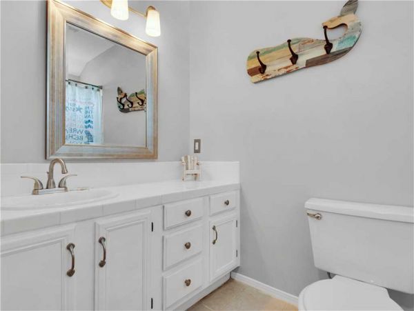 Crystal Beach Cottage Sleeps 14 guests.