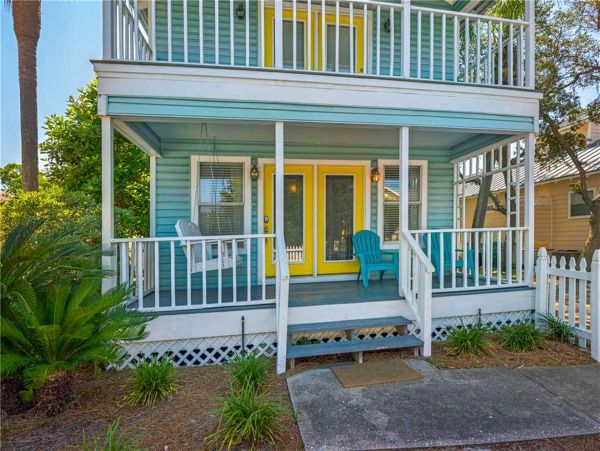Crystal Beach Cottage Sleeps 14 guests.