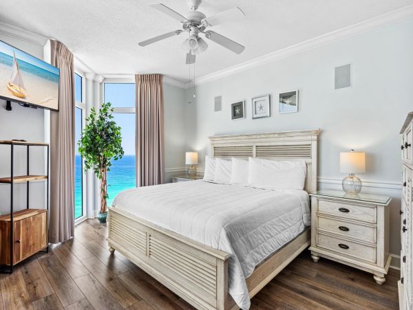 Destin Beachfront Condo Rental - Luxury 3-Bedroom Gulf-View Vacation Condo with Pool & Resort Amenities