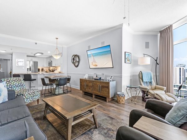 Destin Beachfront Condo Rental - Luxury 3-Bedroom Gulf-View Vacation Condo with Pool & Resort Amenities