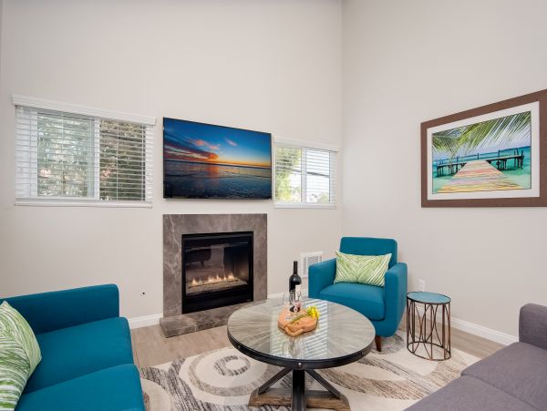 San Clemente Three Bedroom Townhouse Walk to Beach