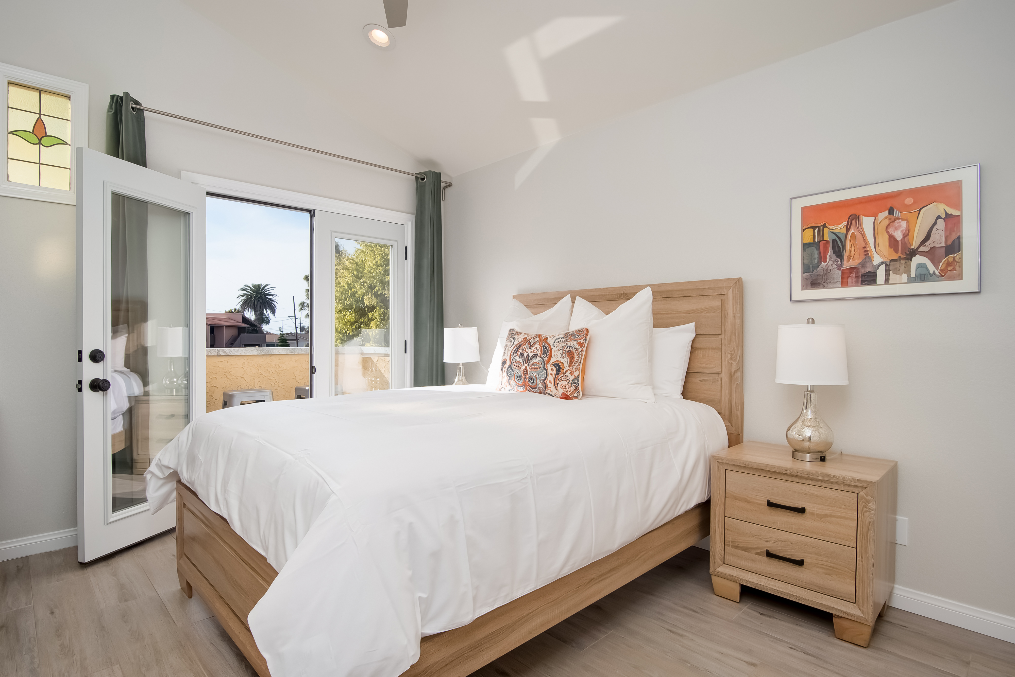 San Clemente Three Bedroom Townhouse Walk to Beach