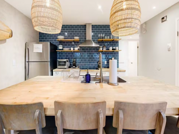 Ground Floor Duplex with high speed wifi, shared firepit & gas grill