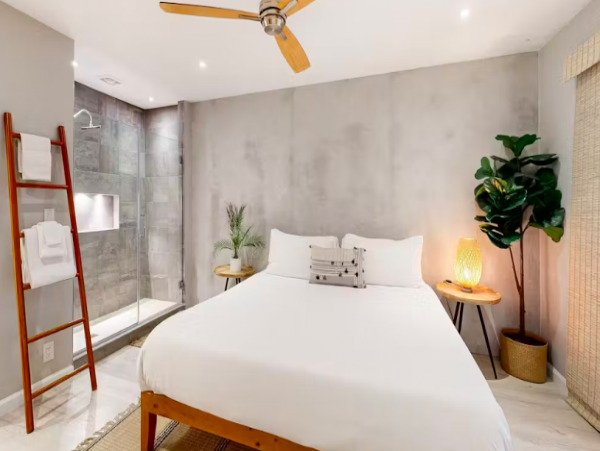 Ground Floor Duplex with high speed wifi, shared firepit & gas grill
