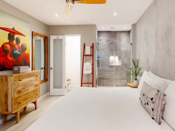 Ground Floor Duplex with high speed wifi, shared firepit & gas grill
