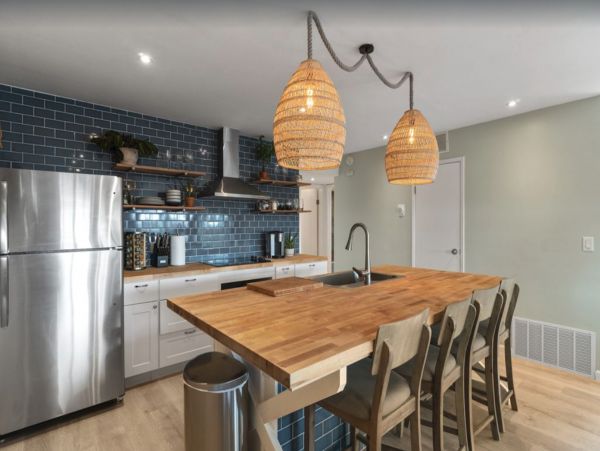 Ground Floor Duplex with high speed wifi, shared firepit & gas grill