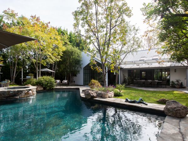 Beautiful 4 Bedroom Fun Home with Private Pool & Hot Tub