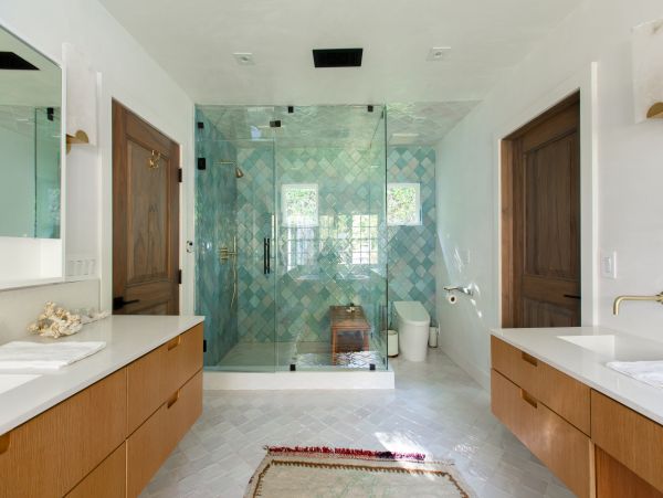 Beautiful 4 Bedroom Fun Home with Private Pool & Hot Tub