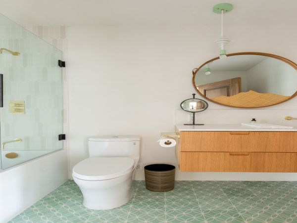 Beautiful 4 Bedroom Fun Home with Private Pool & Hot Tub