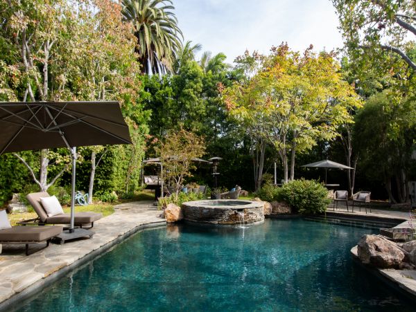 Beautiful 4 Bedroom Fun Home with Private Pool & Hot Tub