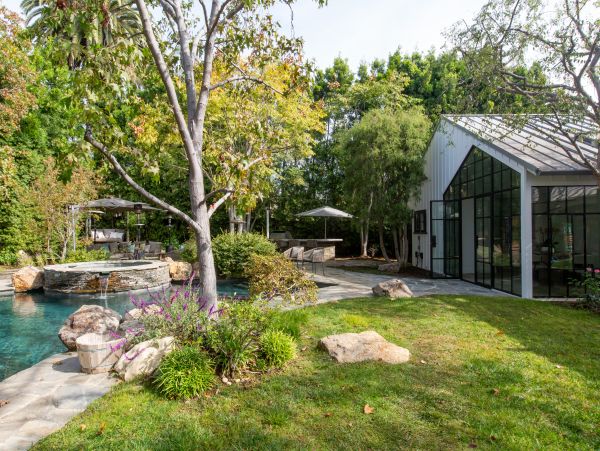 Beautiful 4 Bedroom Fun Home with Private Pool & Hot Tub