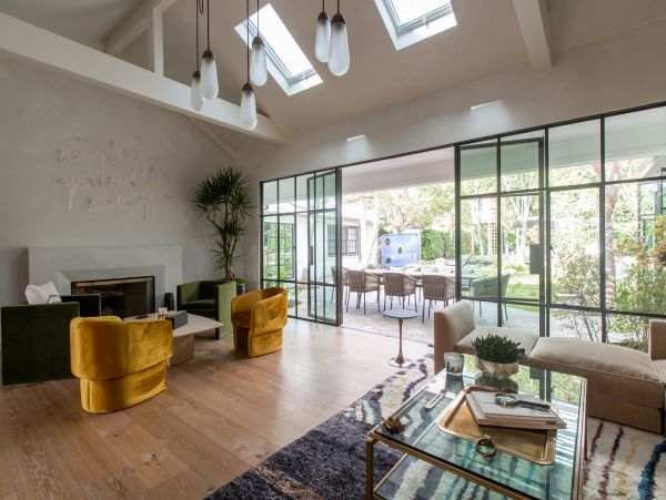Beautiful 4 Bedroom Fun Home with Private Pool & Hot Tub